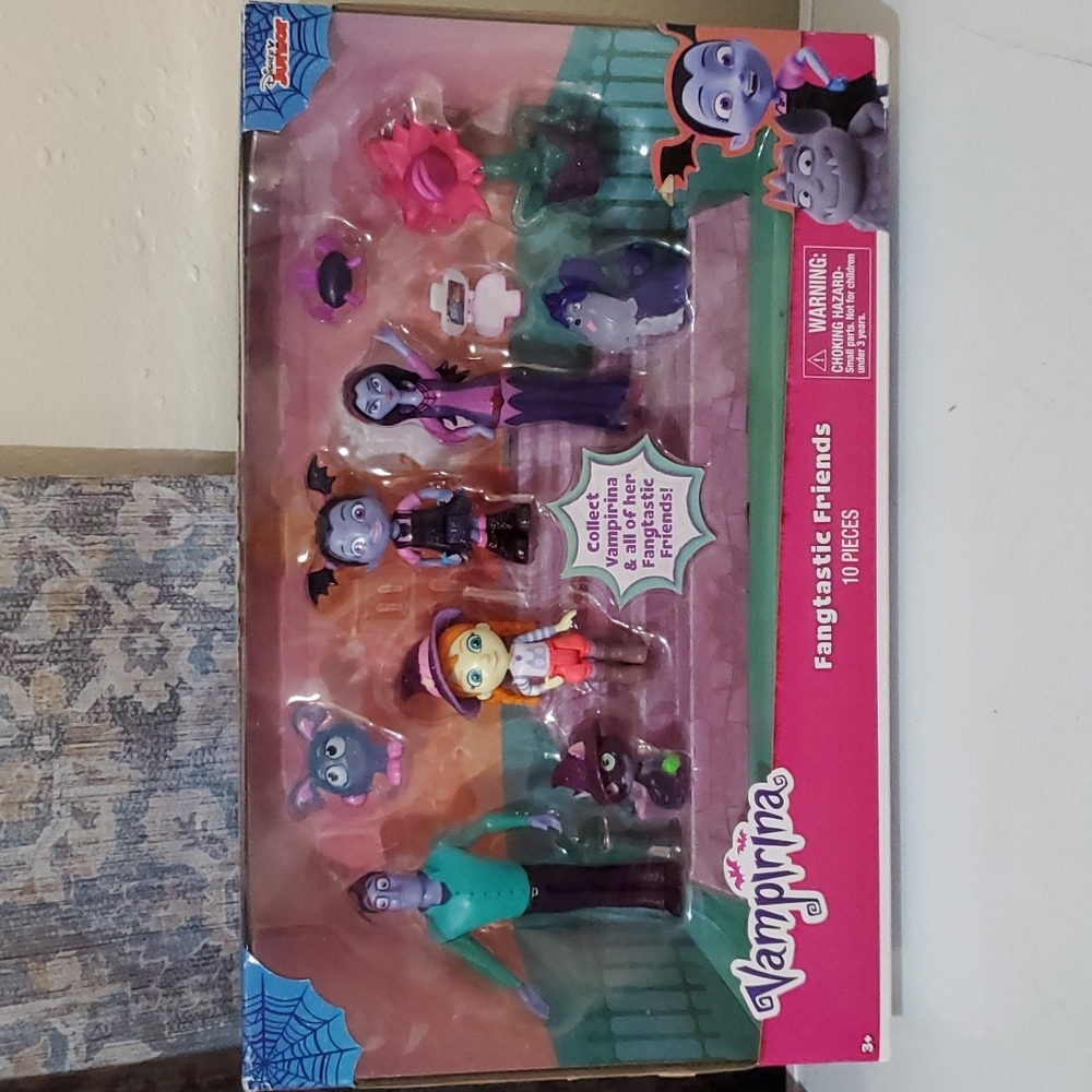 Vampirina  family  toys